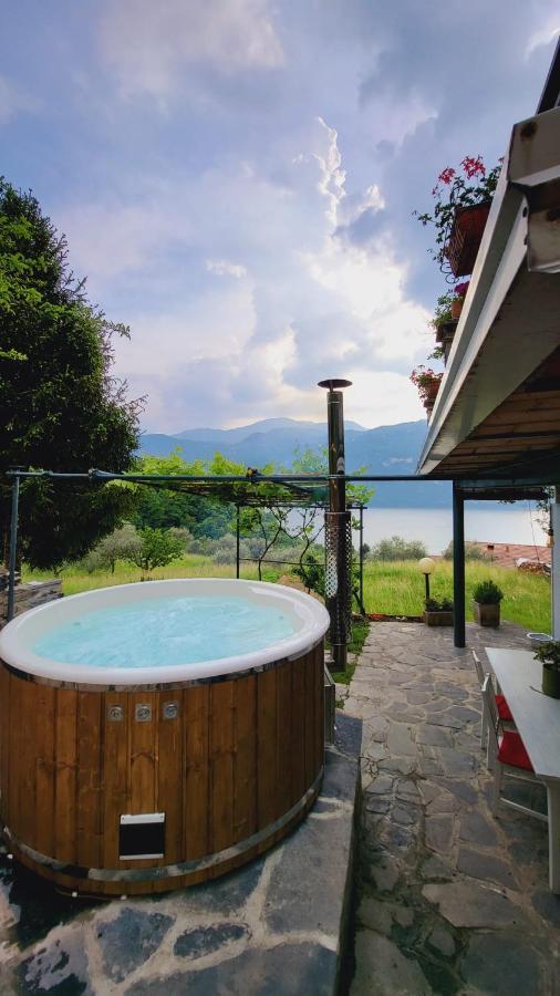 La Casetta Nel Bosco - Hot Tube And Sauna Lierna Buitenkant foto